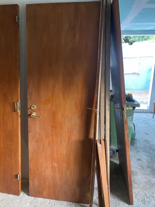 Portas madeira com aduelas