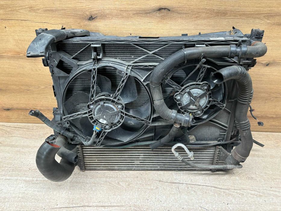Pas przedni chłodnice Opel Vivaro B 2017r