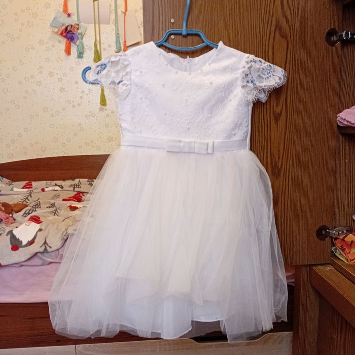 Дитяча сукня святкова біла