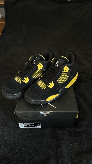 Jordan 4 Thunder (GS) 38