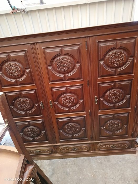 Roupeiro třes portas třes gavetas