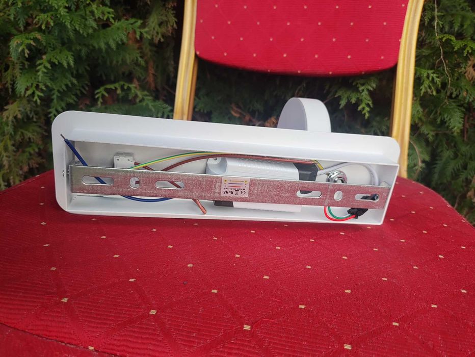 Lampa Ścienna Kinkiet na Ścianę Lampka Biała z włącznikiem nad Obraz