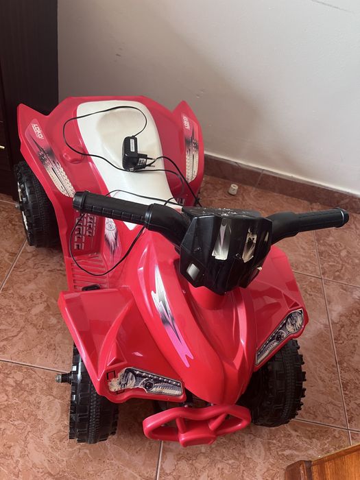 Carro elétrico infantil de brincar