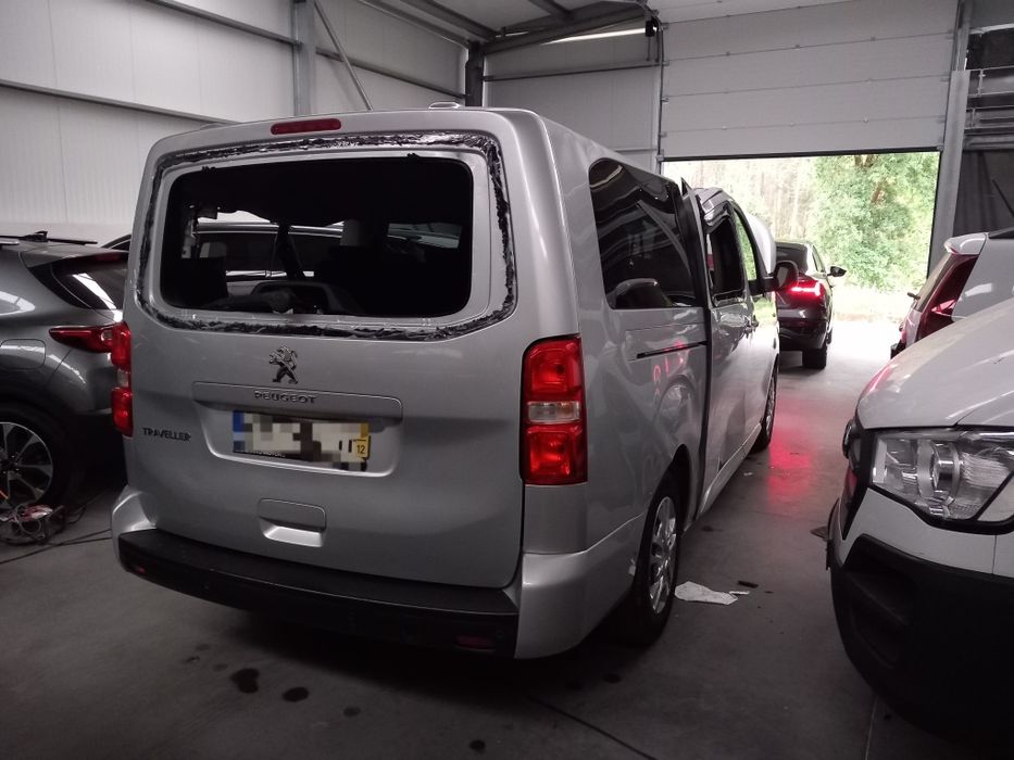 Peugeot Traveller  9 lugares