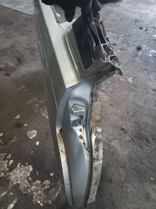 Продам крило задне праве 2107
