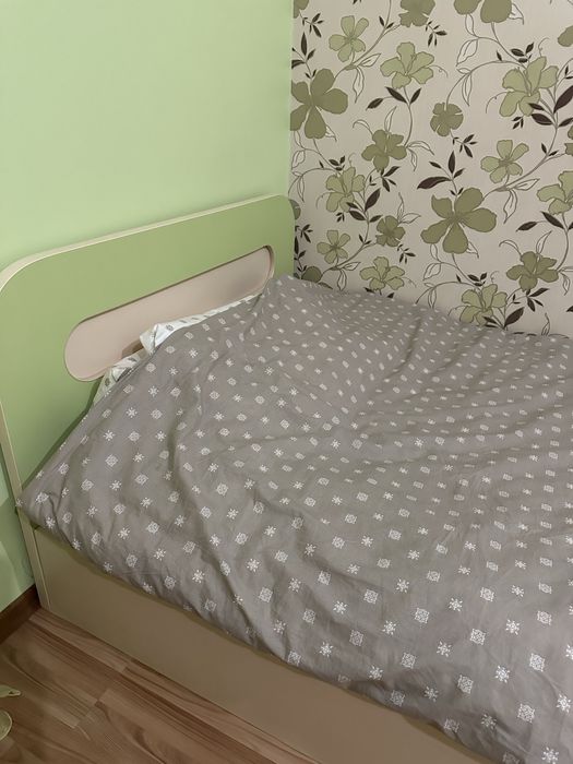 Ліжко + матрац та письмовий стіл