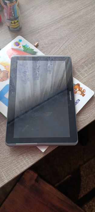 Продам планшет Самсунг  GT-P5100 на  запчасти или на  востоновления.