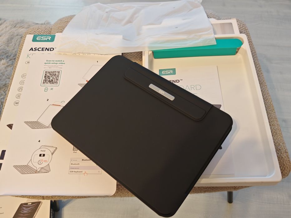 Nowa Magic Keyboard Klawiatura ESR Ascend Keyboard Case Lite iPad Pro