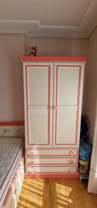 Mobília quarto criança em madeira maciça  com pintura manual Oficina r