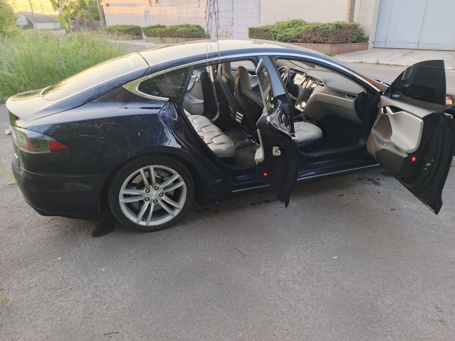 Tesla S 85 performance