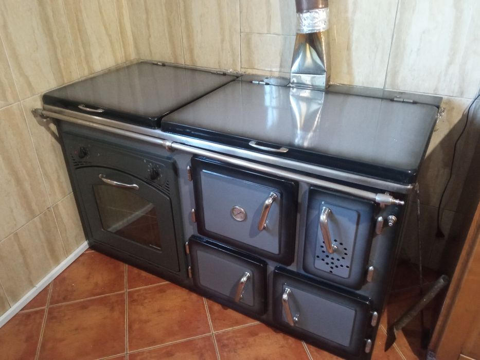 Fogão a lenha com forno elétrico mais placa elétrica