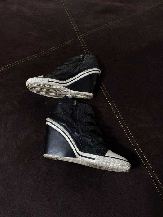 Авангардні туфлі на підборах