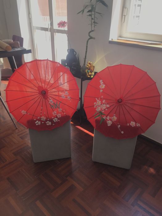 Chapéus sol/chuva vermelhos + leque chineses/japoneses