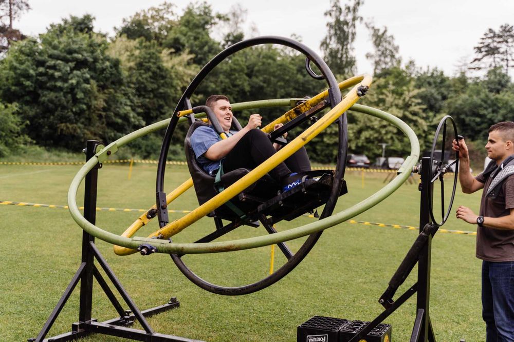 Żyroskop symulator przeciążeń lotów F16 dachowania na imprezę, event