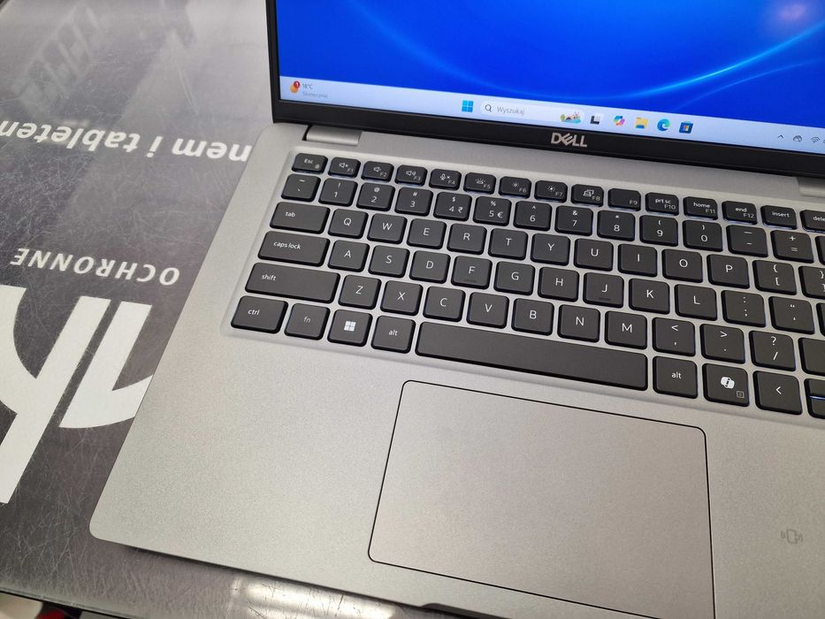 DELL LATITUDE 5450/ Ultra 5 135H 3.60 GHz/ 16GB/ 256GB/ gw 11/2028/ A+