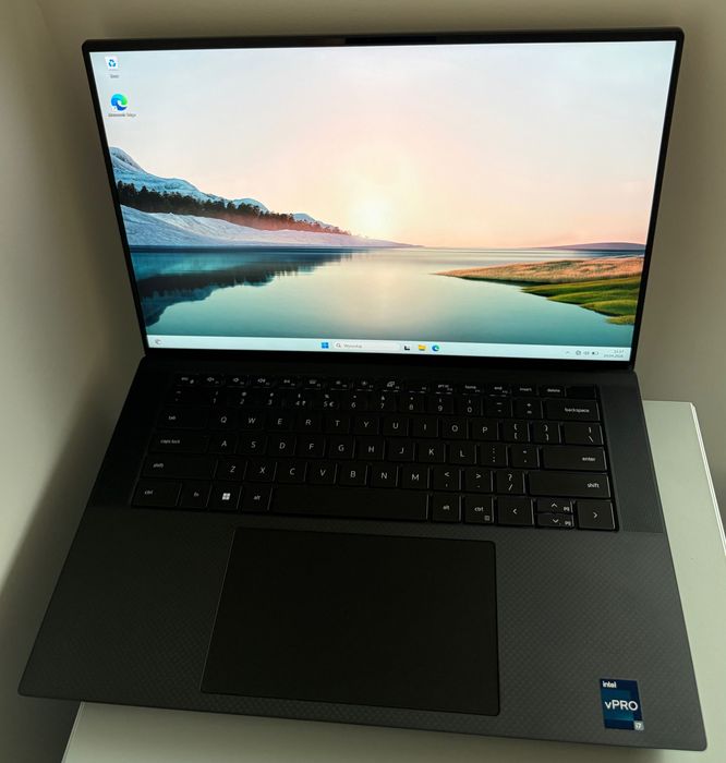 Laptop Dell Precision 5570• Intel i7-12800H•32GB RAM•NVIDIA RTX A1000