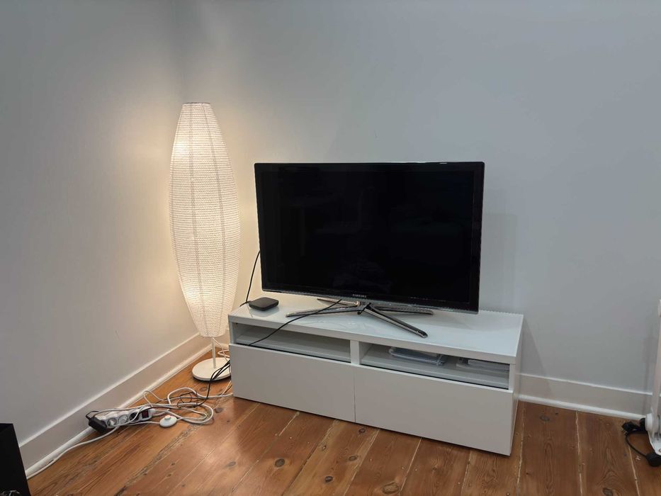 Movel TV com tampo em vidro