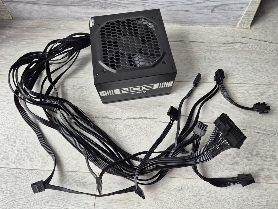 свіжий блок живлення 600W Chieftec EON (8+4+4 CPU 2x8 GPU) на пломбі.