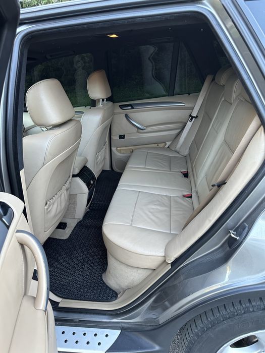 Продам BMW x5 e53