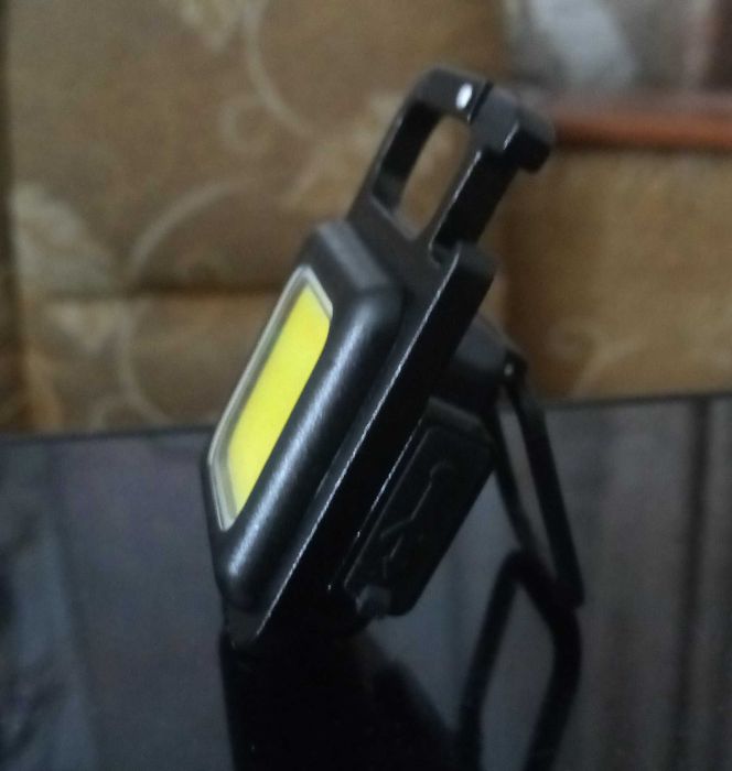 Потужний багатофункціональний LED ліхтарик