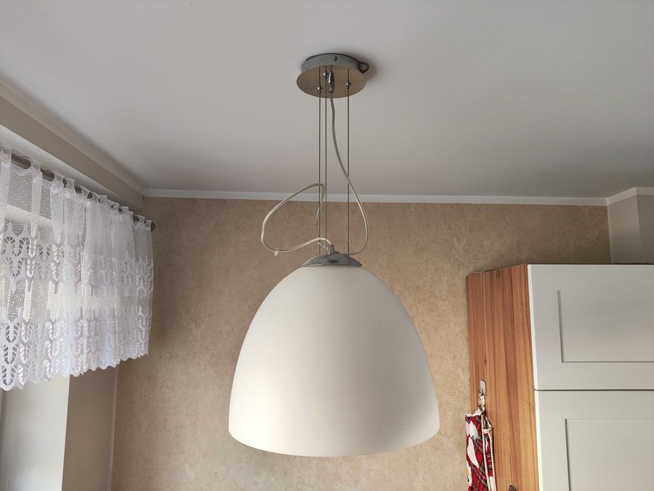 Lampa sufitowa z szklanym kloszem