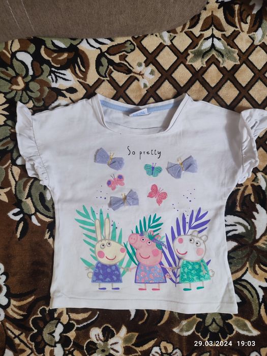 Футболки для дівчинки від 2 до 4 років