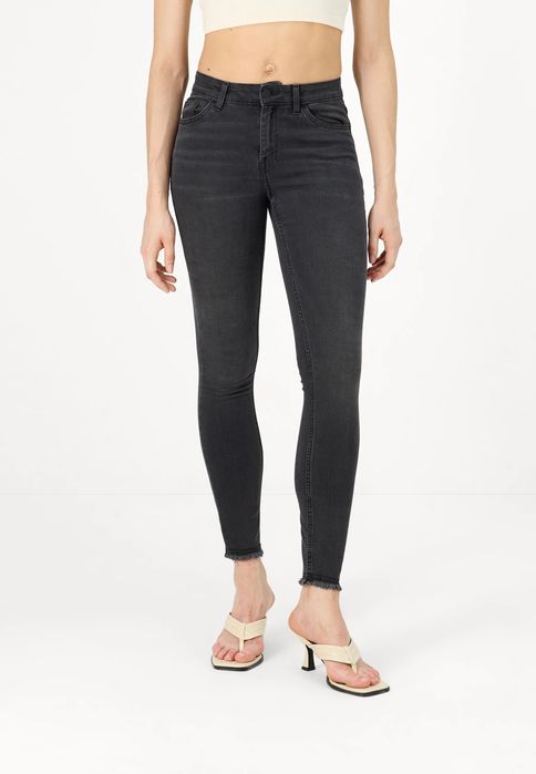 Jeansy skinny z postrzępioną nogawką Only M/32