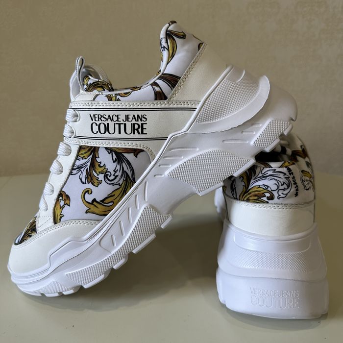 Versace. Жіночі  кросівки. Оригінал. Нові. Розмір 43.