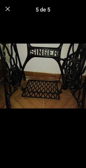 Máquina de costura SINGER ,cabeça e pedal em ferro.