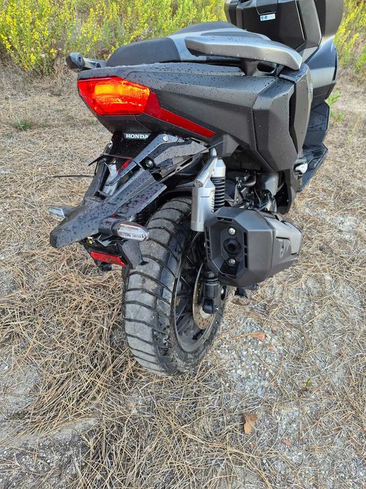 Honda ADV 350 Pequena queda