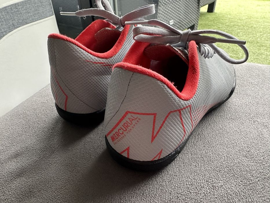 Buty dzieciece piłkarskie (halówki)
