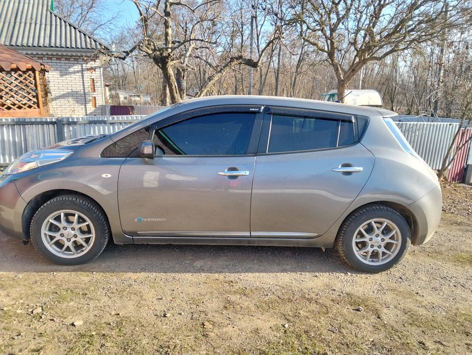 Ніссан ліф 2013 р