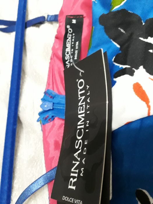 Яркое летнее нарядное платье Rinascimento, размер М