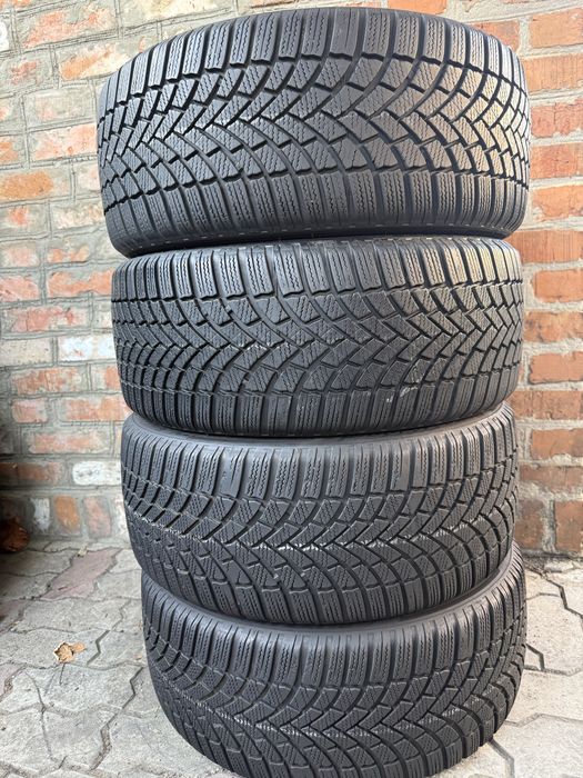 Резина Зима б/у Bridgestone 225/45R17