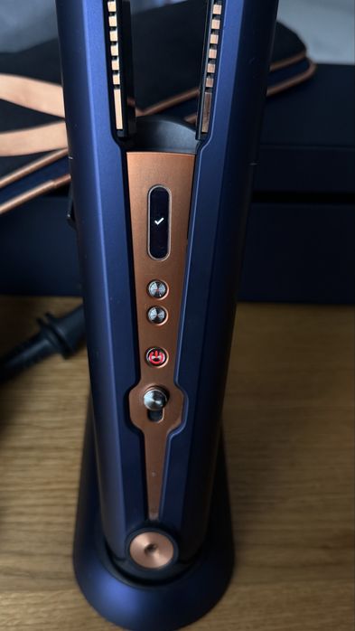 Випрямляч Dyson синій