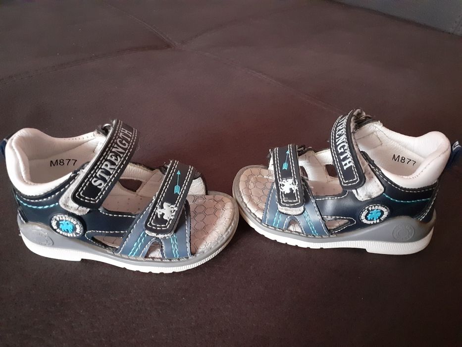 Шкіряні дитячі босоніжки