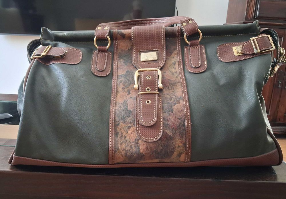 Vendo sacos de viagem, mala de viagem, baú e saco em pele genuína italiana, bem conservados!