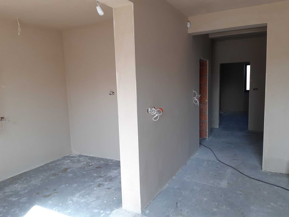 TYNKI MASZYNOWE gipsowe / cementowo-wapienne, gładzie