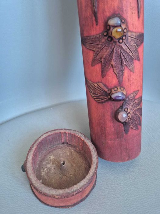 Queimador de Incenso Novo, Esculpido em madeira com Motivos Indios