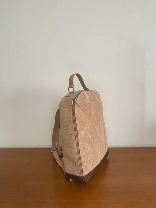 Mochila de cortiça nova para mulher