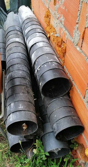 Vasos de plástico para arvores usados - desocupar