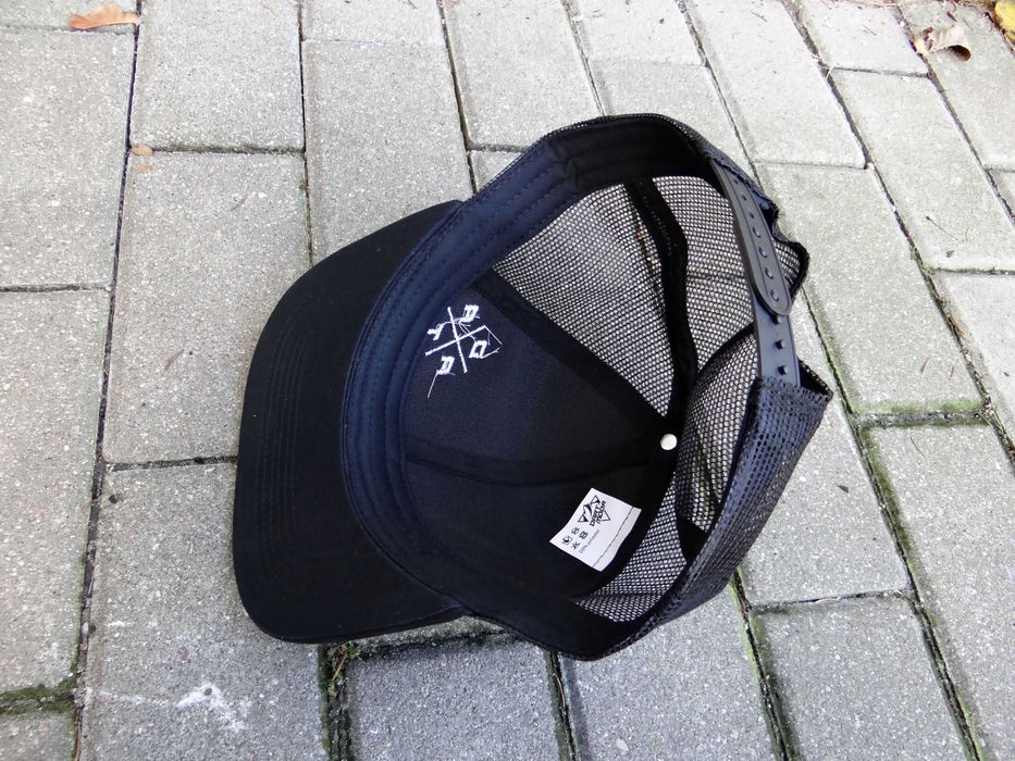 Czapka z daszkiem DARTMOOR trucker czarna regulowana