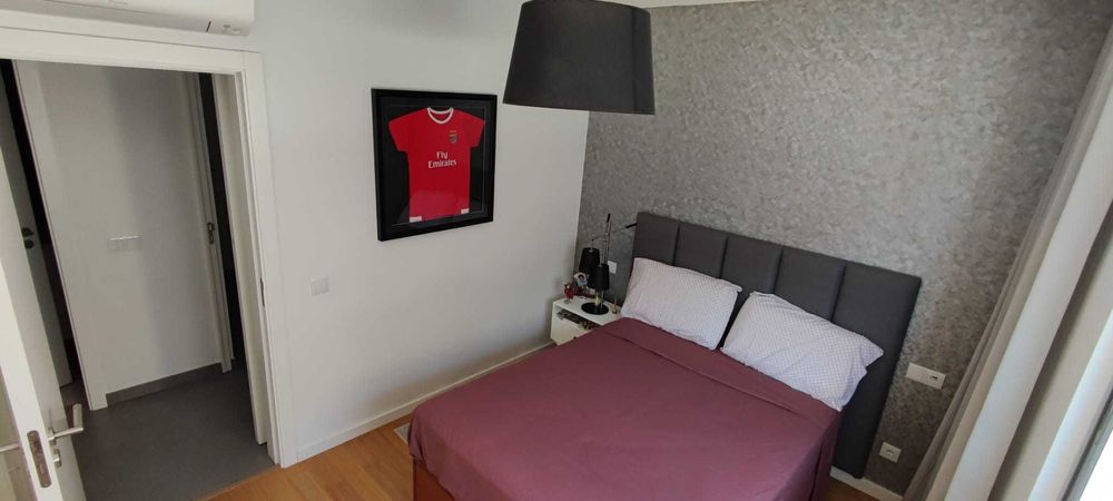 Excelente T2 com Grande Terraço, Piscina e 2 Lugares de Garagem