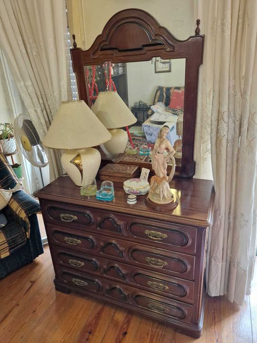 Conjunto de mobília de quarto em madeira maciça vintage