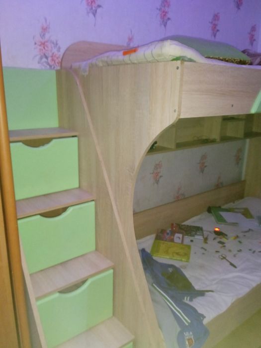 Двохярусне ліжко