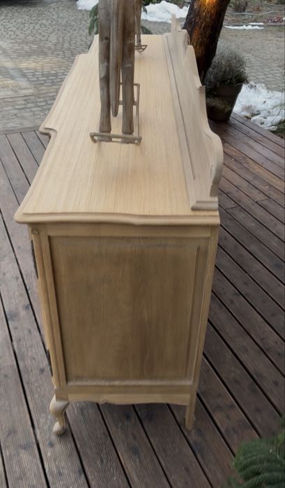 Ludwikowska komoda w stanie surowym