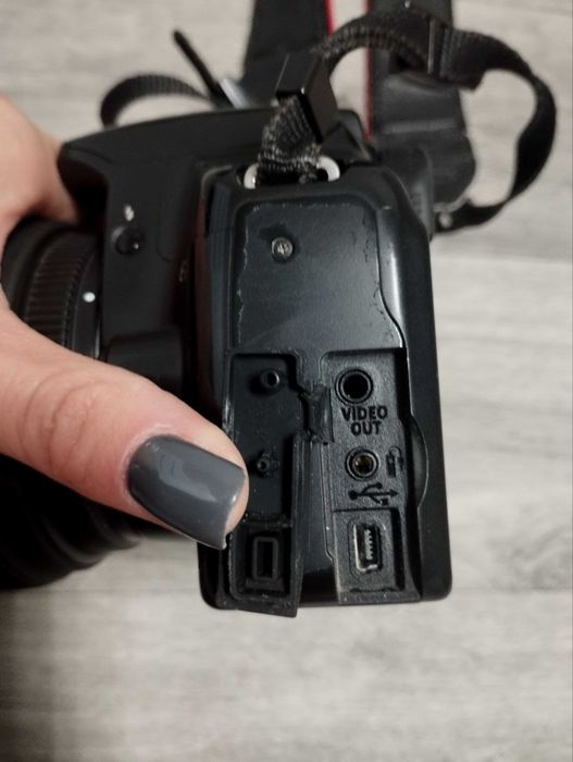 Продам  комплект фотоапарат canon EOS rebel Xsi +24-70 f2.8