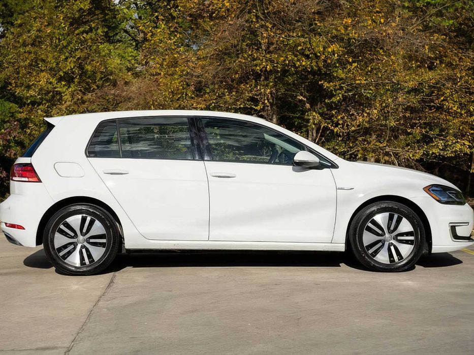 Volkswagen e-Golf      2017
