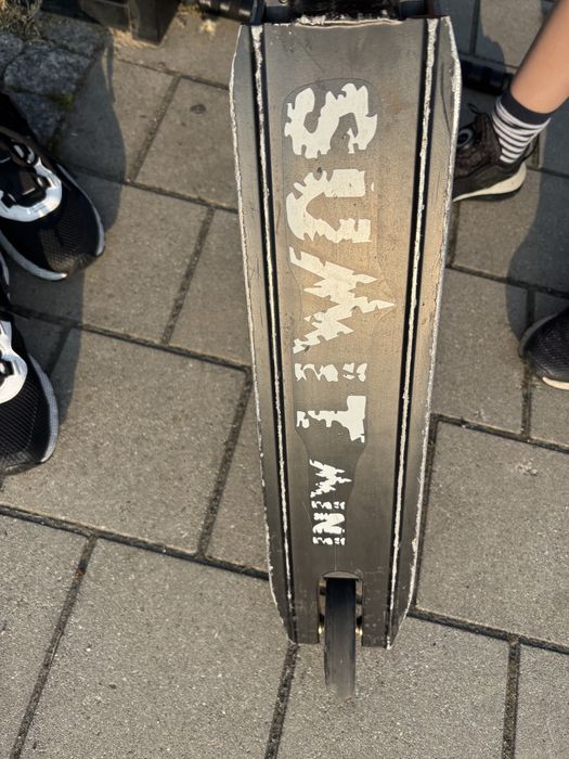 Hulajnoga wyczynowa Longway Summit Trick Scooter (Black/Neochrome)