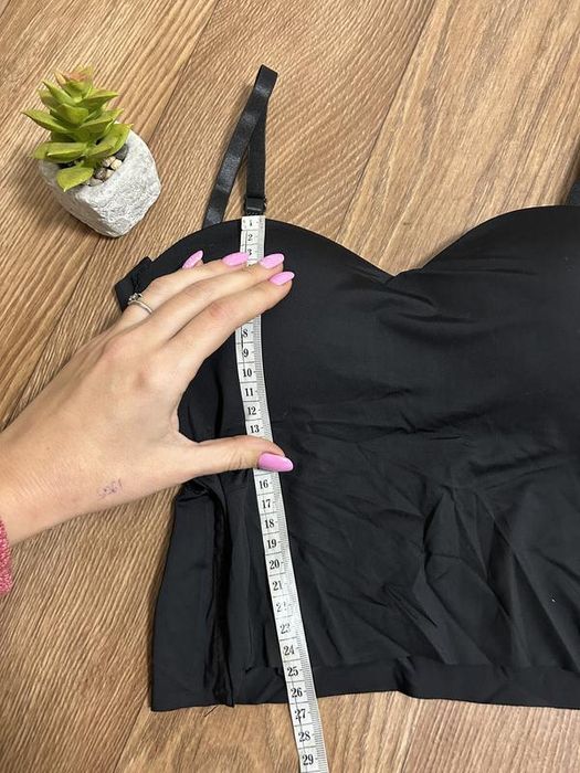 Чорний базовий топ з пушап пуш ап ефектом на тонких бретельках